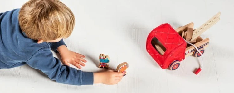 Lilliputiens - Lilliputiens Drewniany Wóz Strażacki z Rozwijanym Wężem, Drabiną i Dzwonkiem Nosorożec Marius 2 Lata+