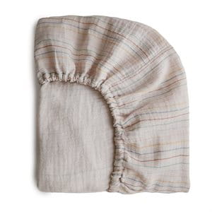 Mushie  -   Prześcieradło do Łóżeczka 120 x 60 cm Breathable Retro Stripe  -  Medium