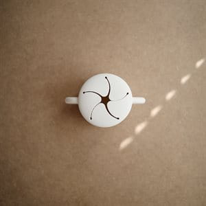 Mushie   -    Kubek Niewysypek na Przekąski Snack Cup Ivory