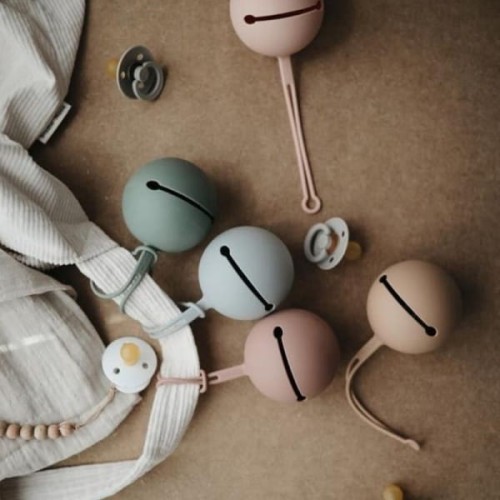 Mushie  -  Etui na Smoczek do Wózka Kula Ball Cloudy Mauve