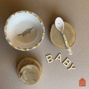 Maison Petit Jour® - Miseczka Dla Dzieci z Przyssawką i Łyżką, Przygoda! | Maison Petit Jour®