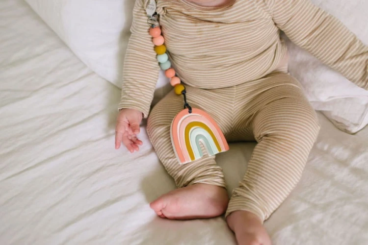 Loulou Lollipop  -  Gryzak Silikonowy z Zawieszką Pastel Rainbow