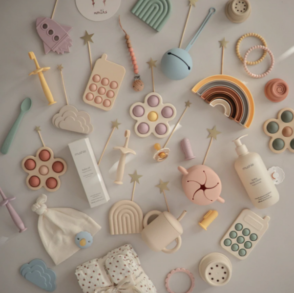 Mushie    -    Sensoryczna Zabawka  Phone Press Toy Tradewinds