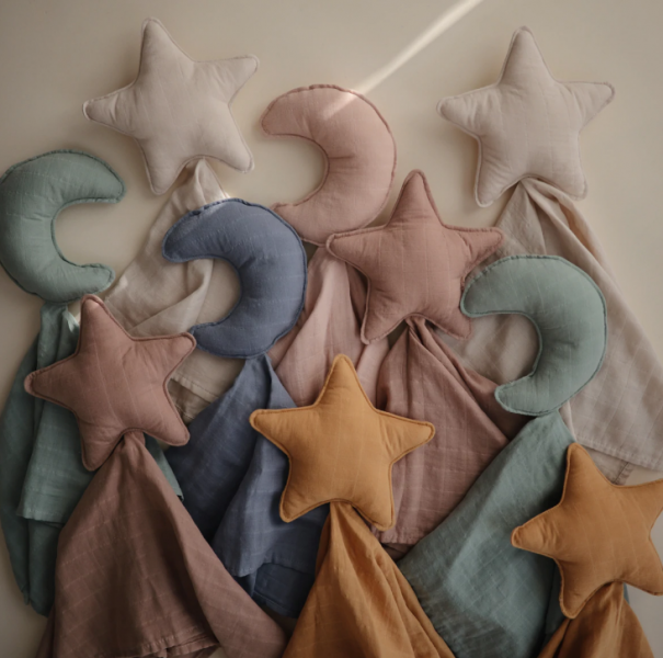 Mushie    -      Kocyk Szmatka Dou Dou      -     Przytulanka Lovey Moon Primrose
