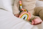 Loulou Lollipop  -  Gryzak Silikonowy z Zawieszką Pastel Rainbow