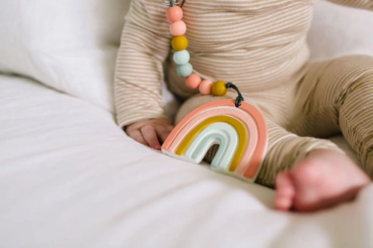 Loulou Lollipop  -  Gryzak Silikonowy z Zawieszką Pastel Rainbow