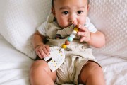 Loulou Lollipop  -  Gryzak Silikonowy z Zawieszką Neutral Rainbow