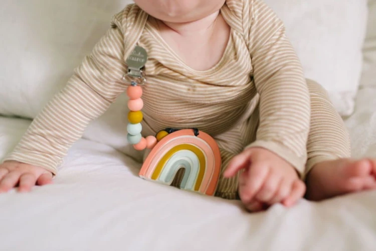 Loulou Lollipop  -  Gryzak Silikonowy z Zawieszką Pastel Rainbow