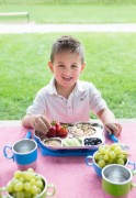 innoBaby - Talerz ze Stali Nierdzewnej z Przegródkami i Silikonową Pokrywką Innobaby, Różowy Autobus