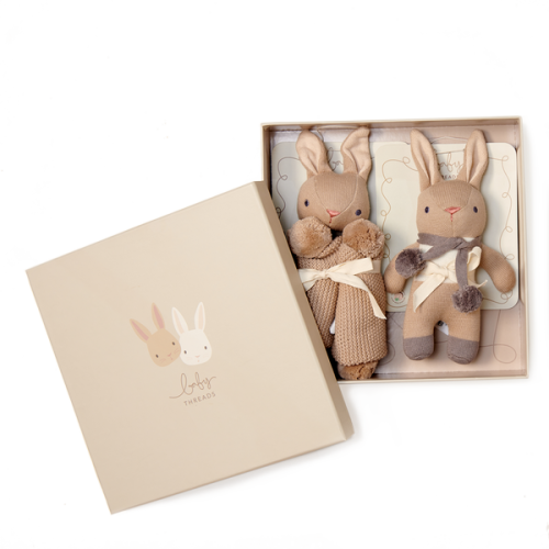 ThreadBear Design - Zestaw z Bawełny Organicznej  -  Grzechotka i Kocyk Przytulanka w Ozdobnym Pudełku, Taupe Bunny, Threadbear